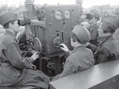 Михаил Зефиров, Н. Баженов и др. - Свастика над Волгой. Люфтваффе против...