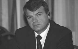 Иван Табуреткин - Сердюков гейт. Мебель, женщины, миллиарды. Жизнь и нравы...